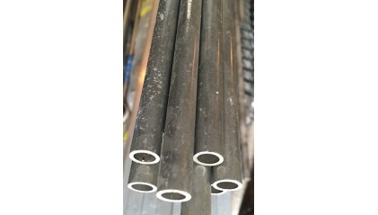 Трубу алюминиевую прессованную 52x10 мм А7 купить в Саратове