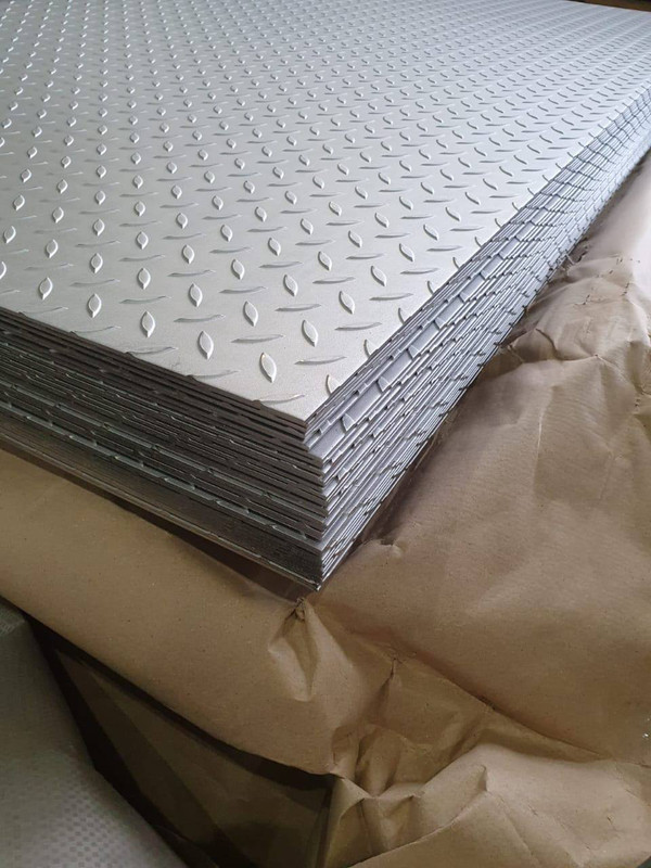 Лист нержавеющий рифленый чечевица 3x1500x3000 мм AISI 304 DIN 50049-1992 фото