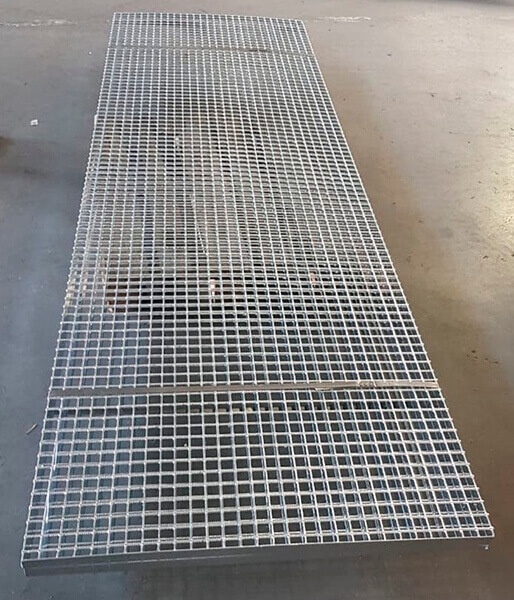 Решетчатый прессованный настил нержавеющий P 34x38 / 30x2 800x800 мм AISI 304 DIN 24537 фото